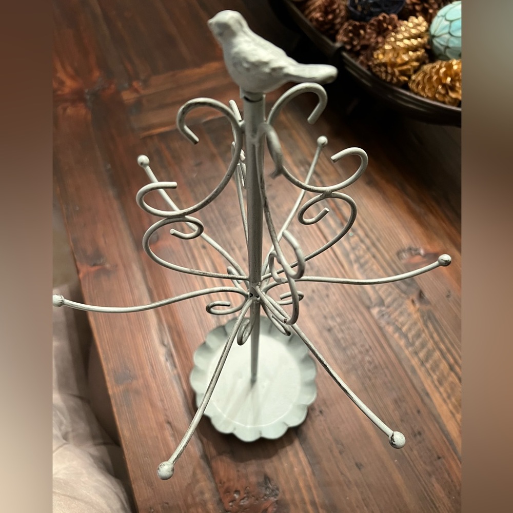 Farmhouse jewelry holder